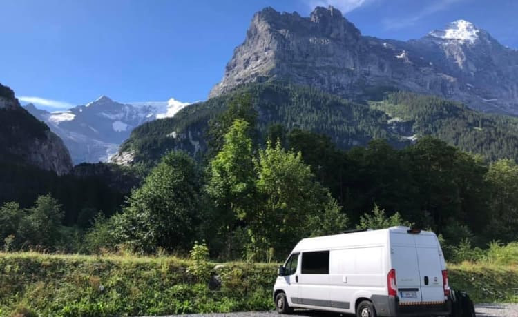 Fiat Ducato buscamper voor 2/3 personen en mogelijkheid extra babybed 