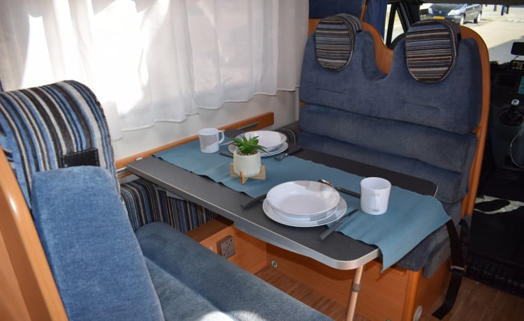 Ford Benimar  – Comfortabele familiecamper met 6 slaapplaatsen compleet ingericht