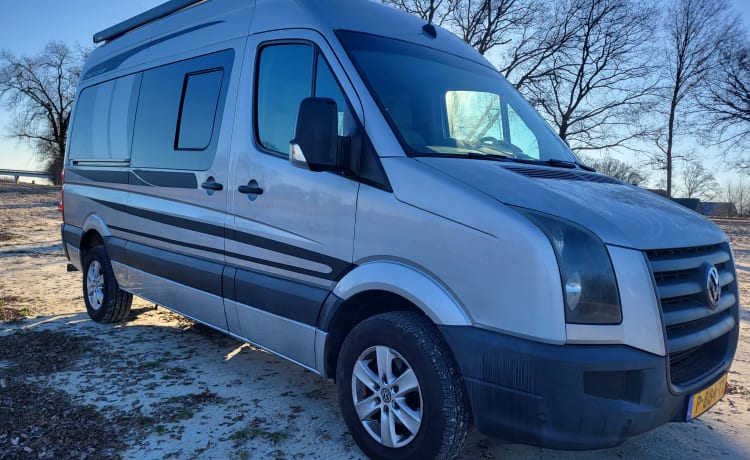 Craftcamp – 2p VW Crafter buscamper (2007), airco + nieuw interieur!