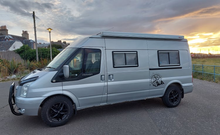 Lorna Shore – 4-persoons Ford campervan uit 2014