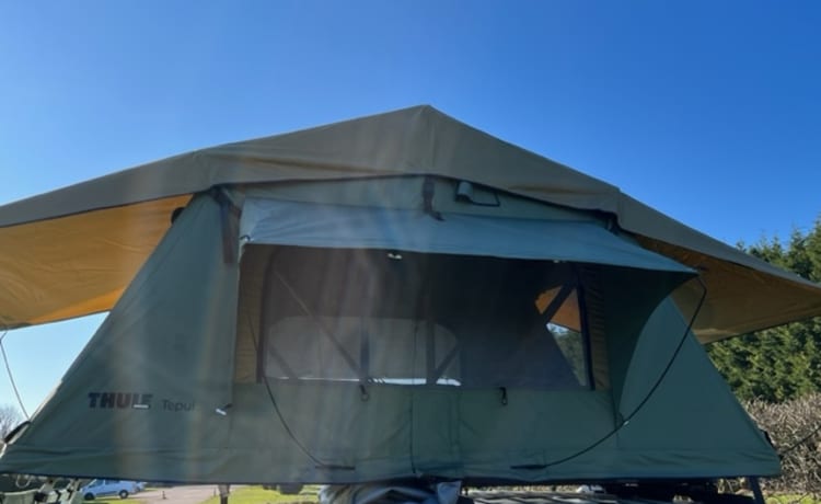 Avventura in tenda da tetto con Jeep Patriot e tenda da tetto Thule