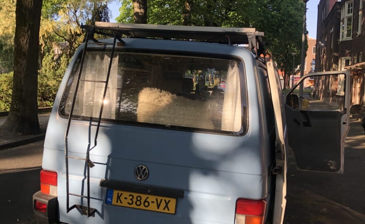 Buuf – Gezellige 2p off-grid Volkswagen T4 uit 1996