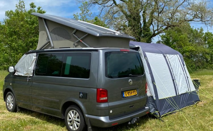 Calibus – 4p Volkswagen California Buscamper uit 2012