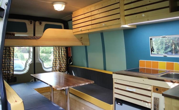 EigenWijze – Unique bus camper, with nice interior