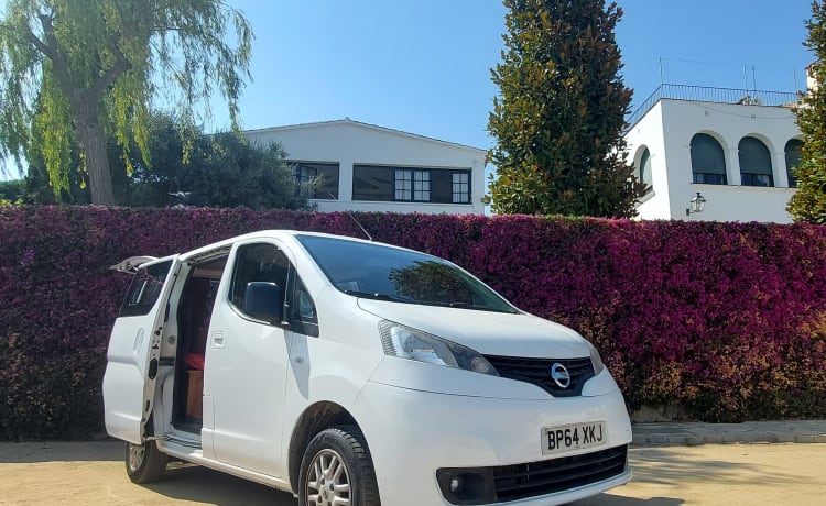 Cera – Nissan-camper met 2 slaapplaatsen uit 2015