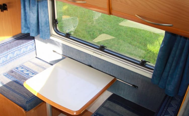 Blucamp Sky 400 - Cozy family camper with 7 places to sleep!