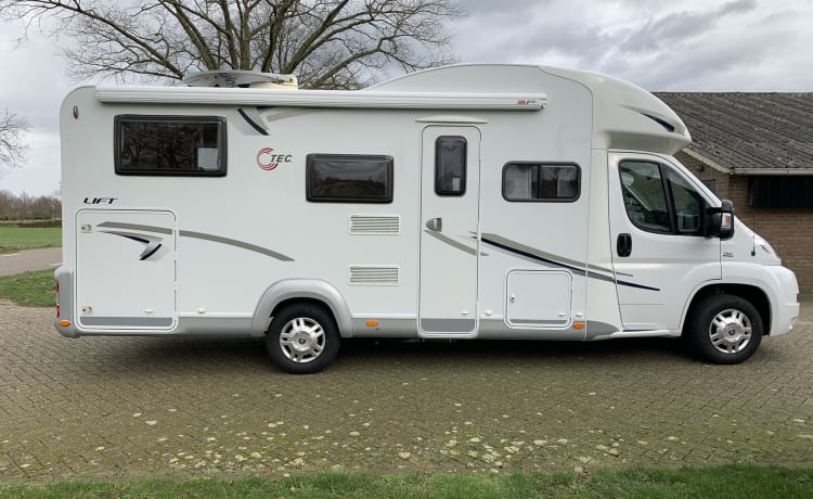 Beau camping-car 4 personnes spacieux et confortable entièrement équipé