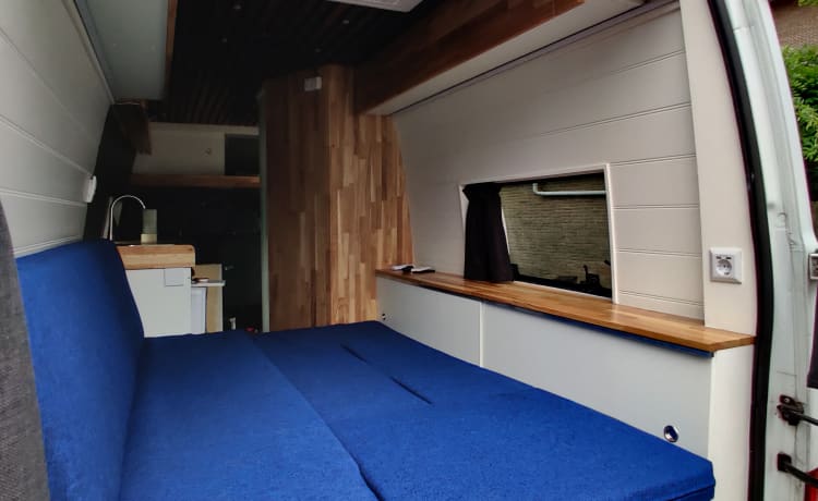 Globetrotter Vans – Super luxe Ford Campervan van alle gemakken voorzien