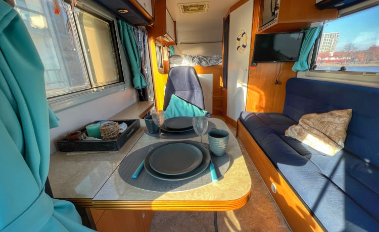 Walter  – Comfortabel op reis in deze ruime & gezellige camper! 