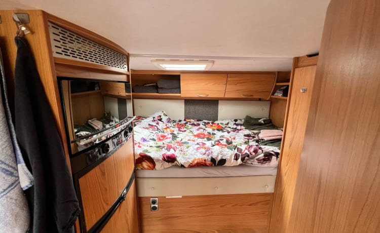 Ruime Luxe Camper 4/5p | pk's 170 |dwarsbed & hefbed|complete  inventaris 