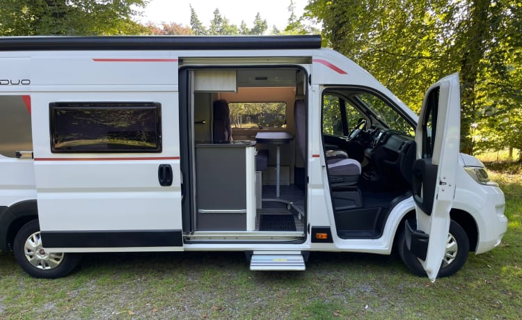 CamperVamos XL – In un'avventura nella natura con il camper.