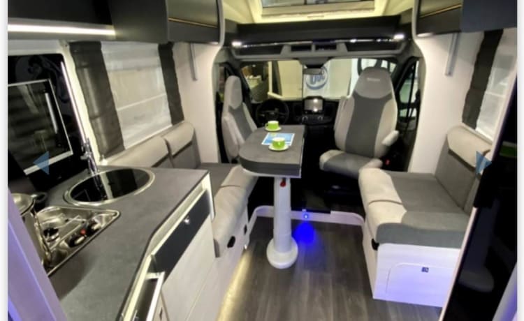 Fredje Ford – 4p Chausson semi-integrated uit 2022