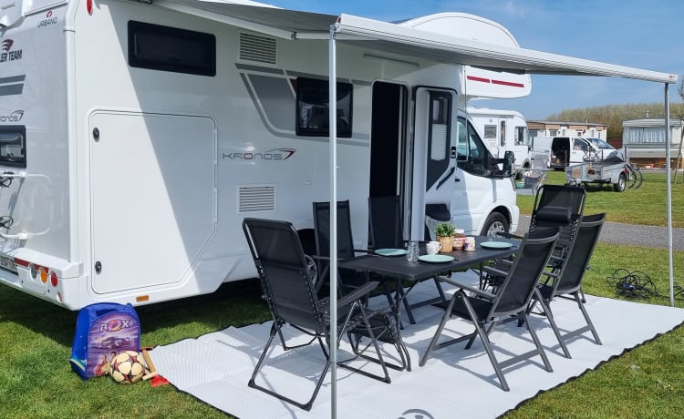 Modern fully equipped motorhome with alcove :-)