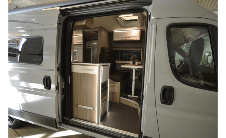 Camping-car tout équipé (2023) – Randger R640 - 2 pers.