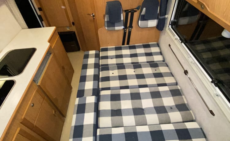 Nita – Small Super Cozy Motorhome