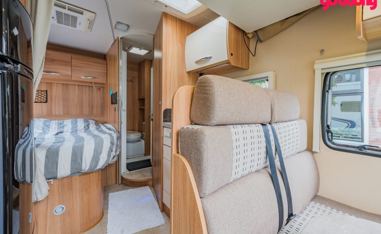 Camper met sfeer – Chausson 4 personnes semi-intégral