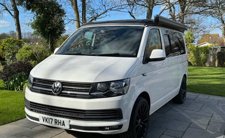 Colin – 4 berth Volkswagen campervan from 2017