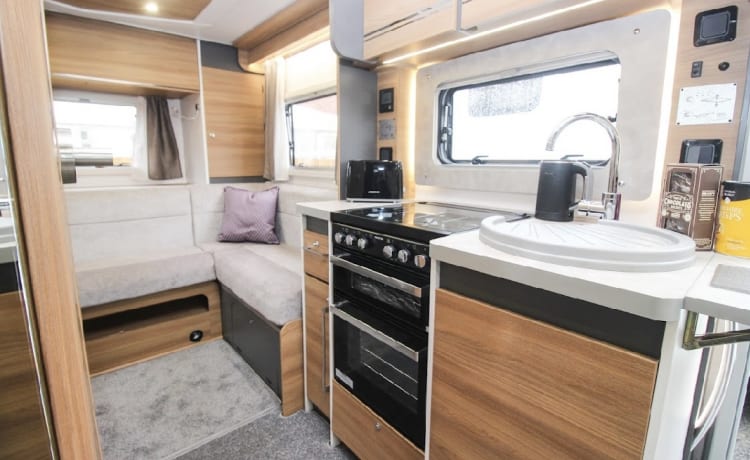 Adamo – Adamo 4 berth Ford semi-integrated from 2021