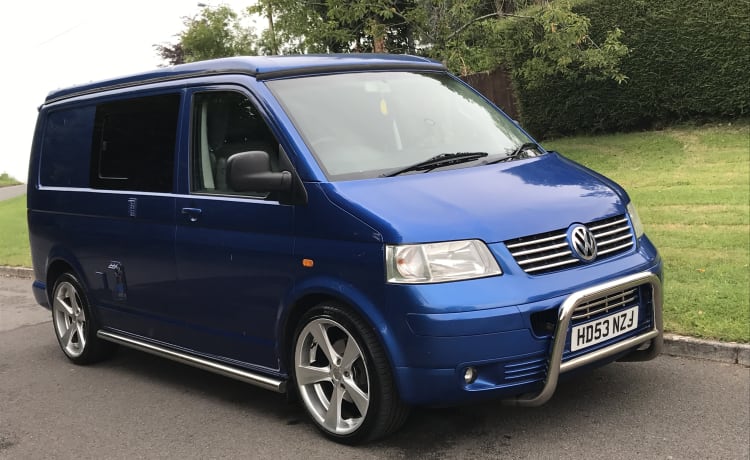 Geoff – Volkswagen campervan met 3 slaapplaatsen uit 2004