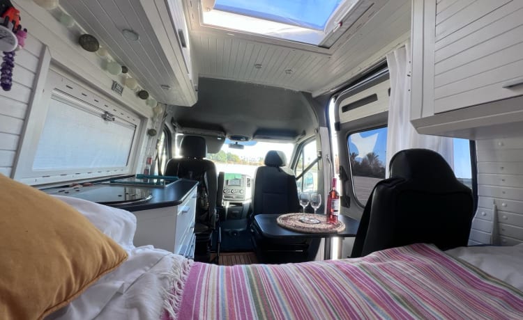 Dora – Campervan Valencia NL