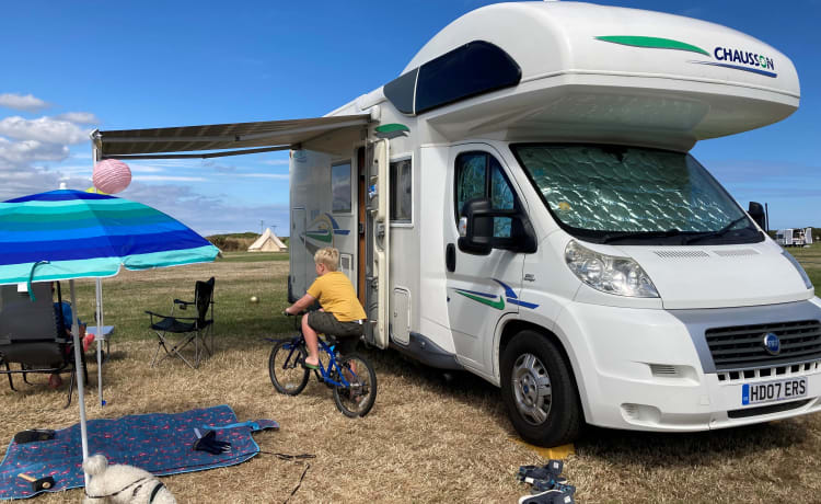 Seventeen – Chausson Welcome 17 mit 6 Schlafplätzen - Tolles Familien-Wohnmobil - VERSICHERUNG ENTHALTEN