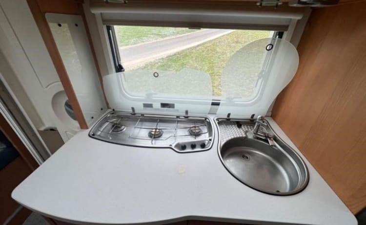 Roadrunner – Beautiful and very well maintained motorhome with lots of space