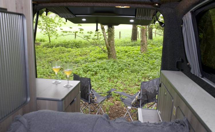 The Lomond – Luxe elektrische camper voor duurzame avonturen (inclusief opladen)