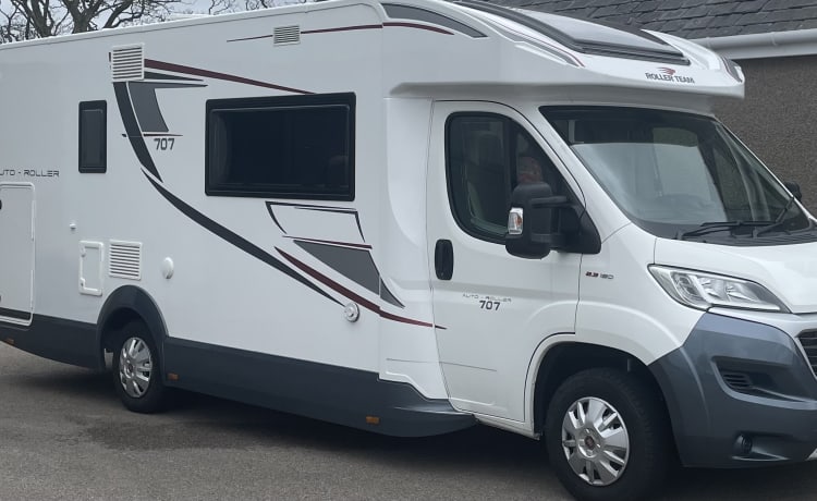 Ourbee – Luxury 6 berth Roller 707 Motorhome ***INSURANCE INCLUDED***
