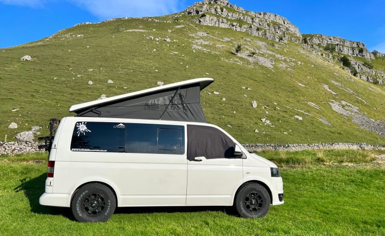 Falcon – 4 berth Volkswagen campervan from 2014