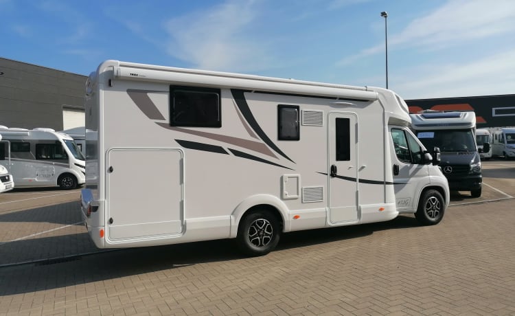 McLouis 2 – Brand new (year 2023) Modern McLouis camper - Automatic - Solar panel