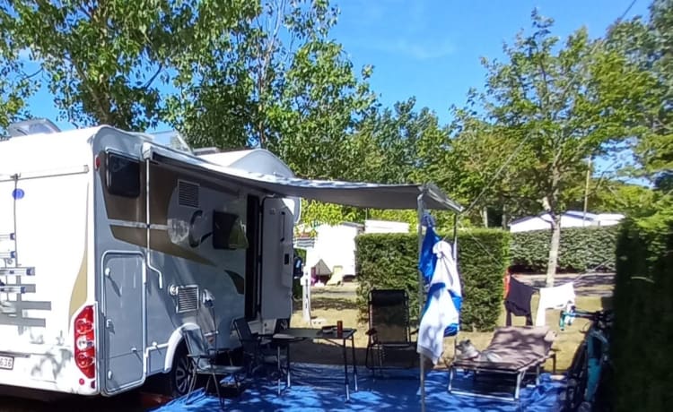 6p Fiat alkoof familie camper 