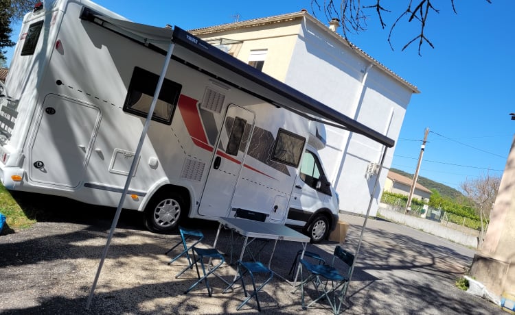 grote camper ideaal voor een leuk gezinsuitje