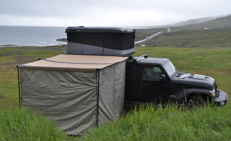 Jeep Gladiator met luxe 2p rooftop en ingebouwde keuken uit 2021