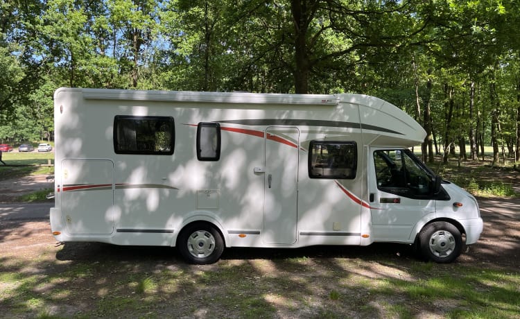 Challenger Birthday 60 – Luxe 5 Persoons Camper met 5 gordels | Kompleet inventaris