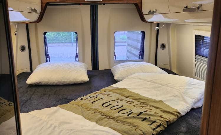 vakantiehuisje op 4 wielen – 2p Karmann bus, with air conditioning in living area