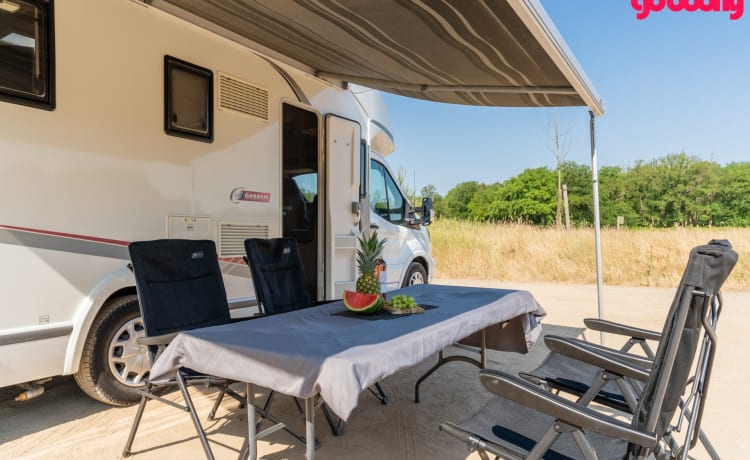 Challenger! – Camper spazioso, moderno e lussuoso con 4 posti letto fissi - garage XL