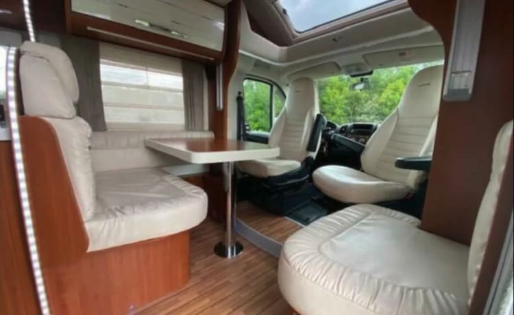 Bellissimo camper con il layout più ideale, parcheggia la tua auto all'interno gratuitamente