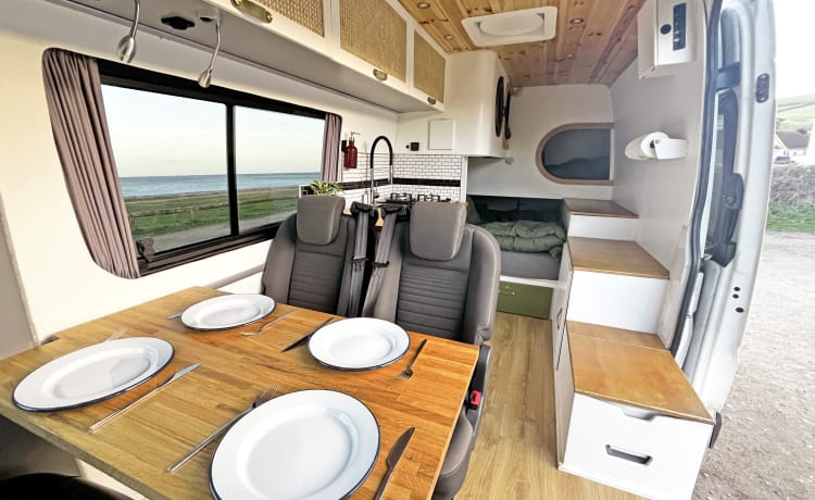 Vanessa – 5 berth Family Van