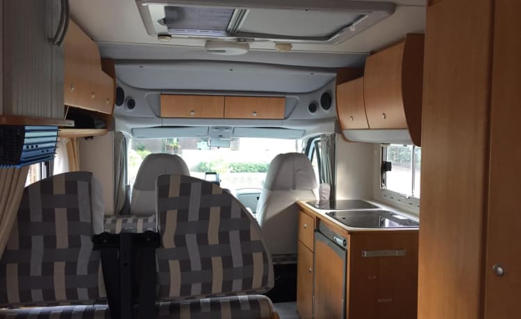 Beau camping-car confortable