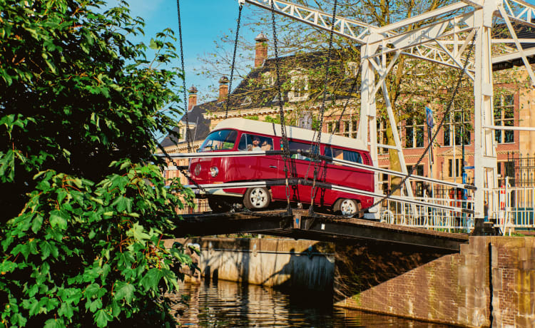 Ga op duurzame roadtrip met Mariquita! ⚡️🚐 – 100% électrique ! ⚡️VW T2 "Marquita"