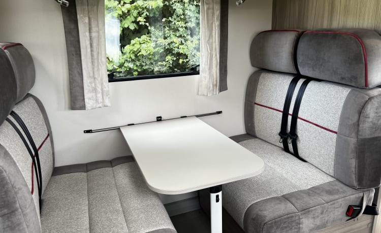 GO-VORNY – 6 berth Peugeot semi-integrated from 2021 free WI-FI 