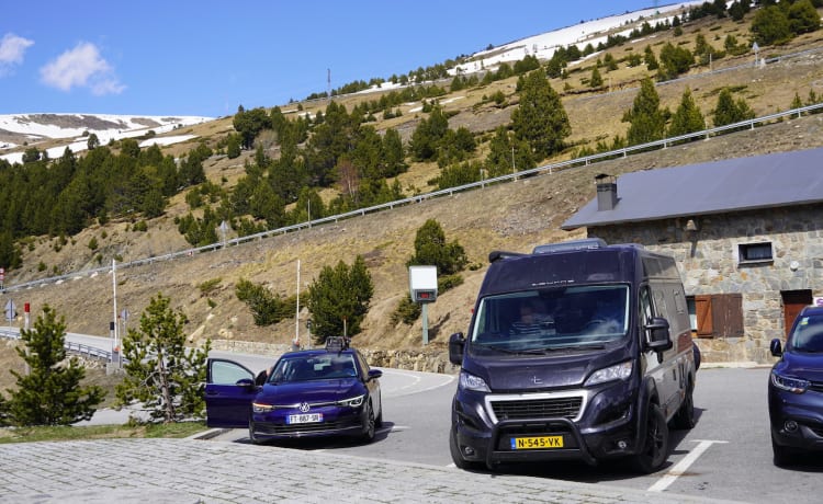 Tourne 6.4 – Camping-car Bus neuf à louer Peugeot Boxer