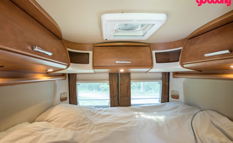 Luxe Carthago Malibu Camperbus 2 Pers