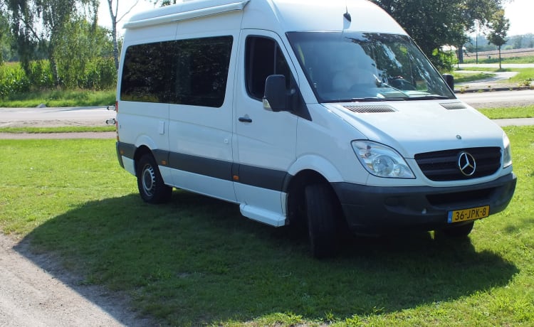 Co-Camper – Mercedes-Benz sprinter met houten interieur