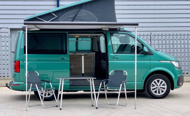 Khaya the Kamper – VW California Coast - Modèle 2021 - Bay Leaf Green.