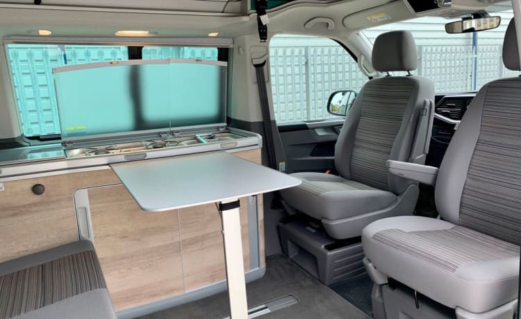 Khaya the Kamper – VW California Coast - Modello 2021 - Verde foglia di alloro.