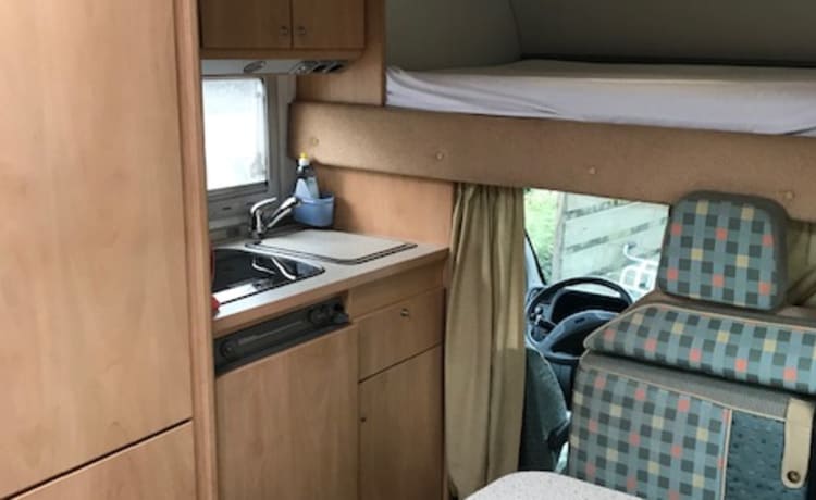 5-6 p cozy, compact family camper Fiat Alcove.