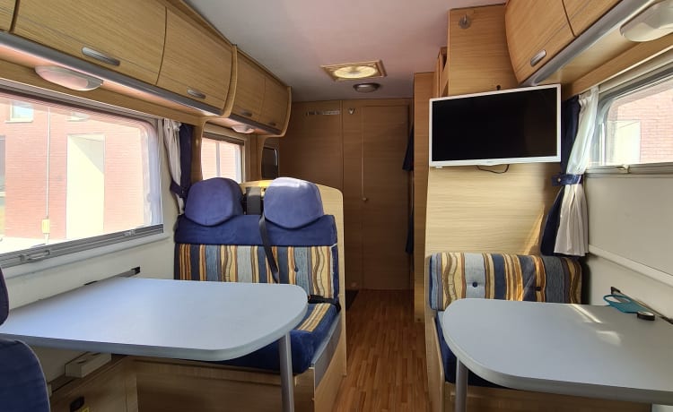 ! CURRENTLY NO RENTAL POSSIBLE! Nice 6 (+1) person camper!