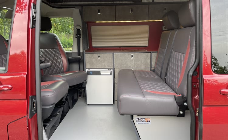 Red Auto – 4 berth Volkswagen Transporter T6.1 DSG Auto