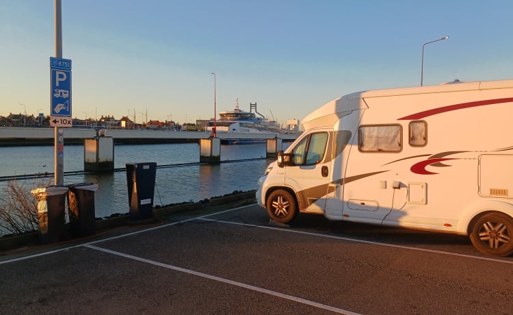 Camping-car hors réseau 3p très confortable Eura Mobil